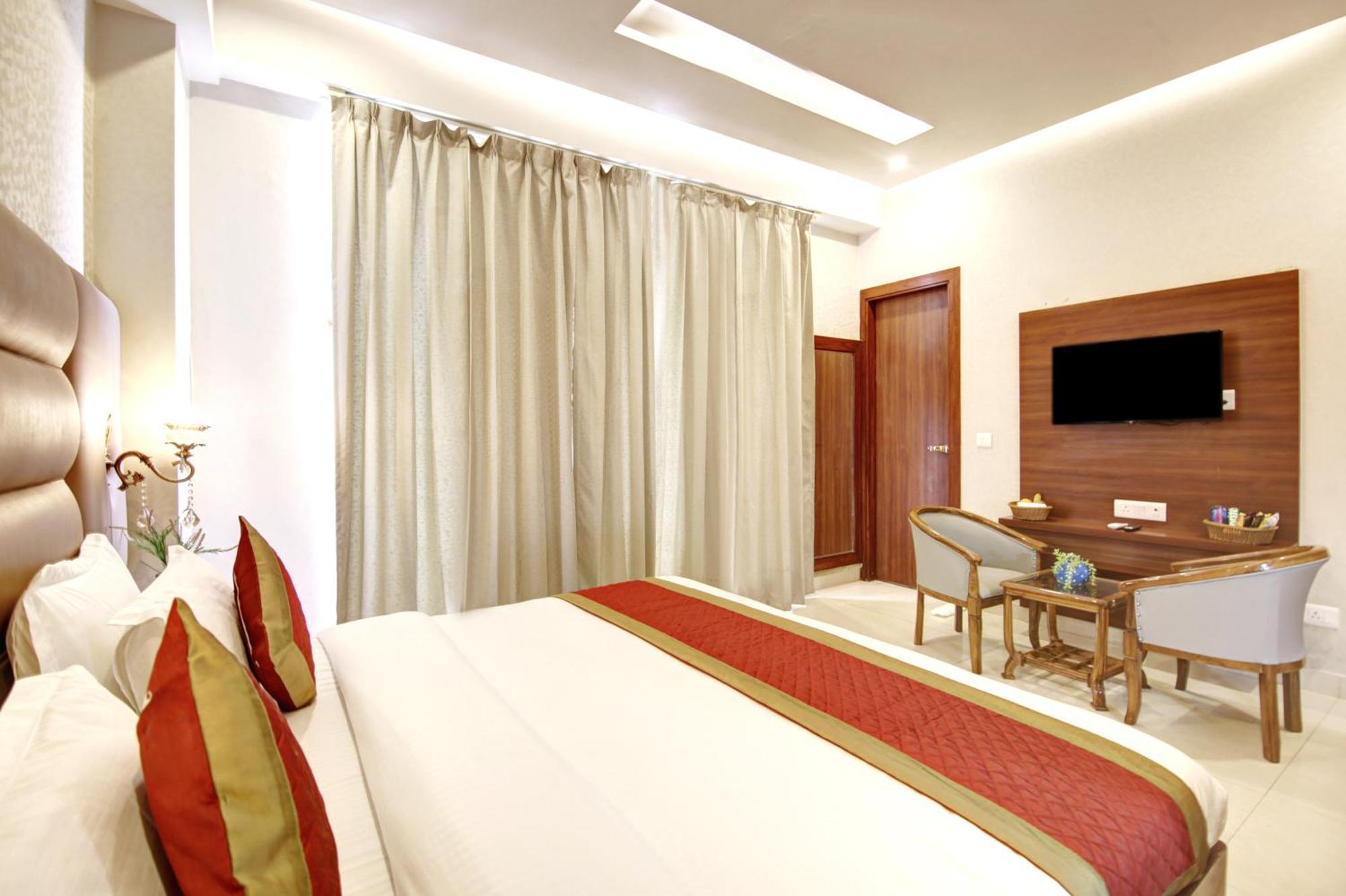 Marks Hotel & Banquet Noida Exterior photo