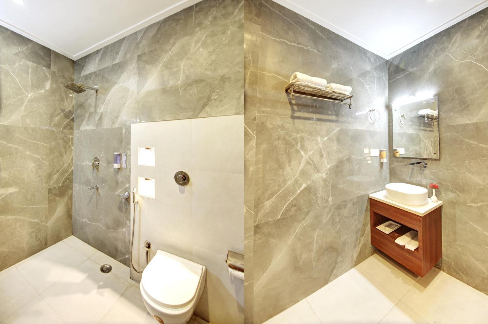 Marks Hotel & Banquet Noida Exterior photo