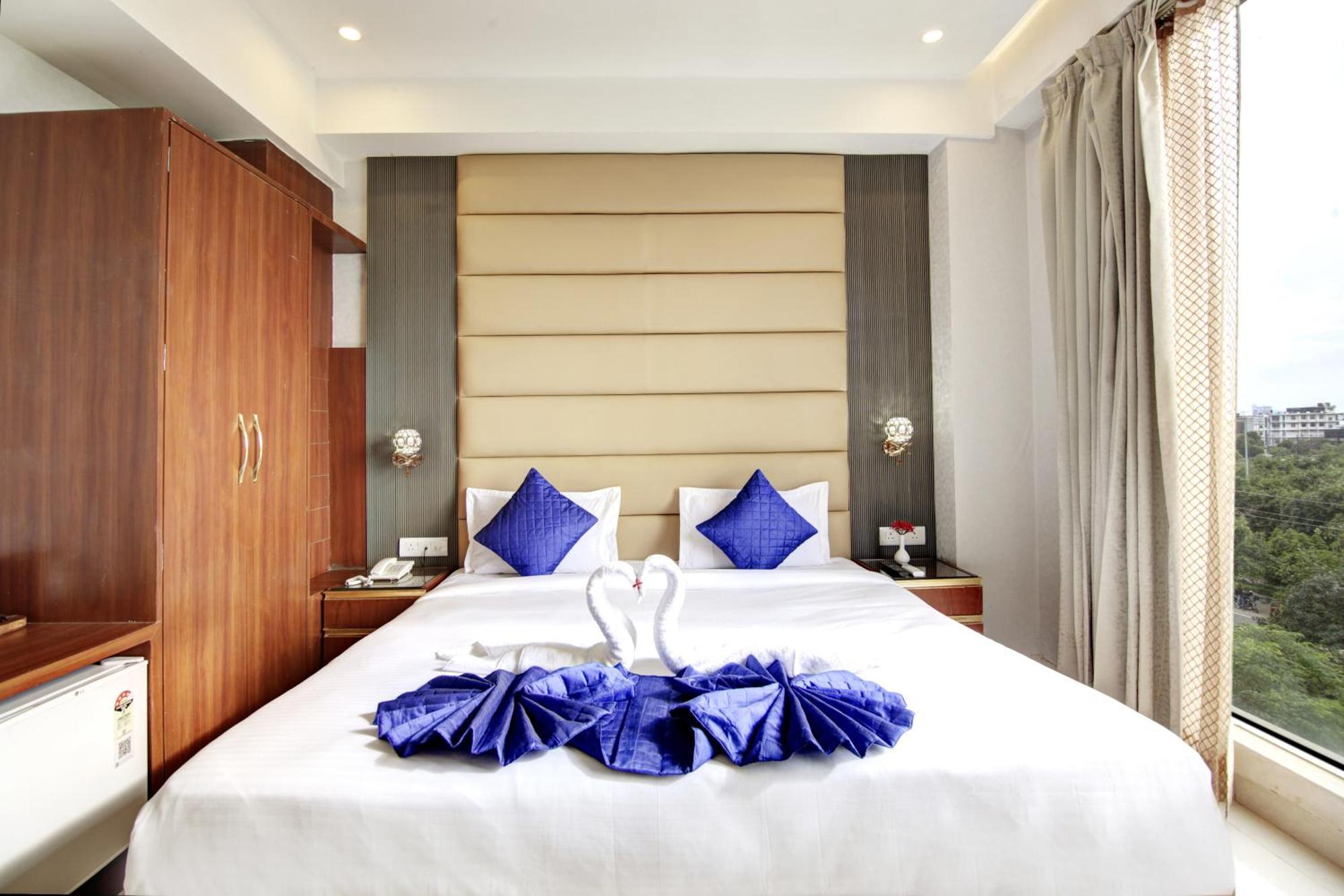 Marks Hotel & Banquet Noida Exterior photo