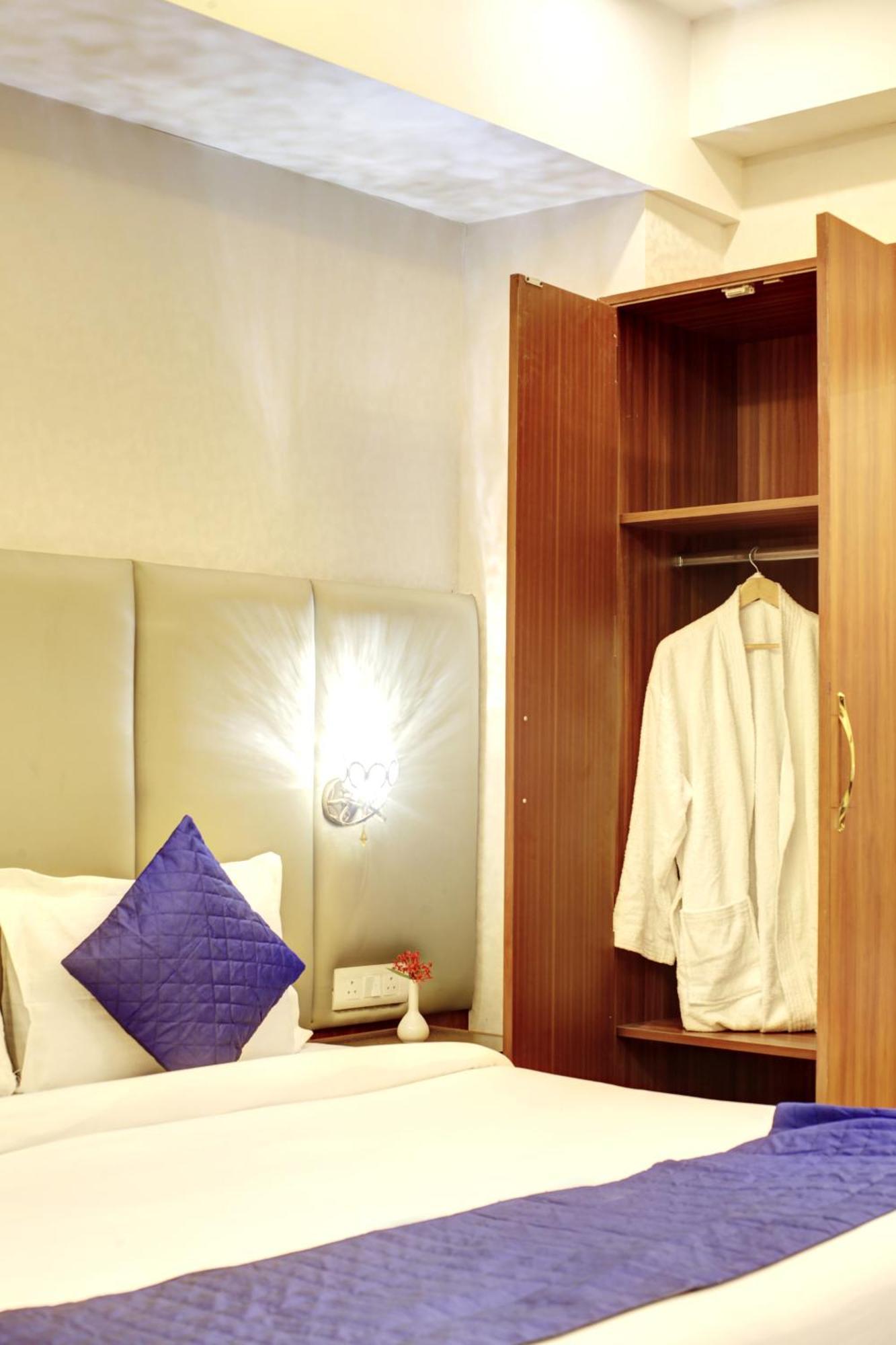 Marks Hotel & Banquet Noida Exterior photo